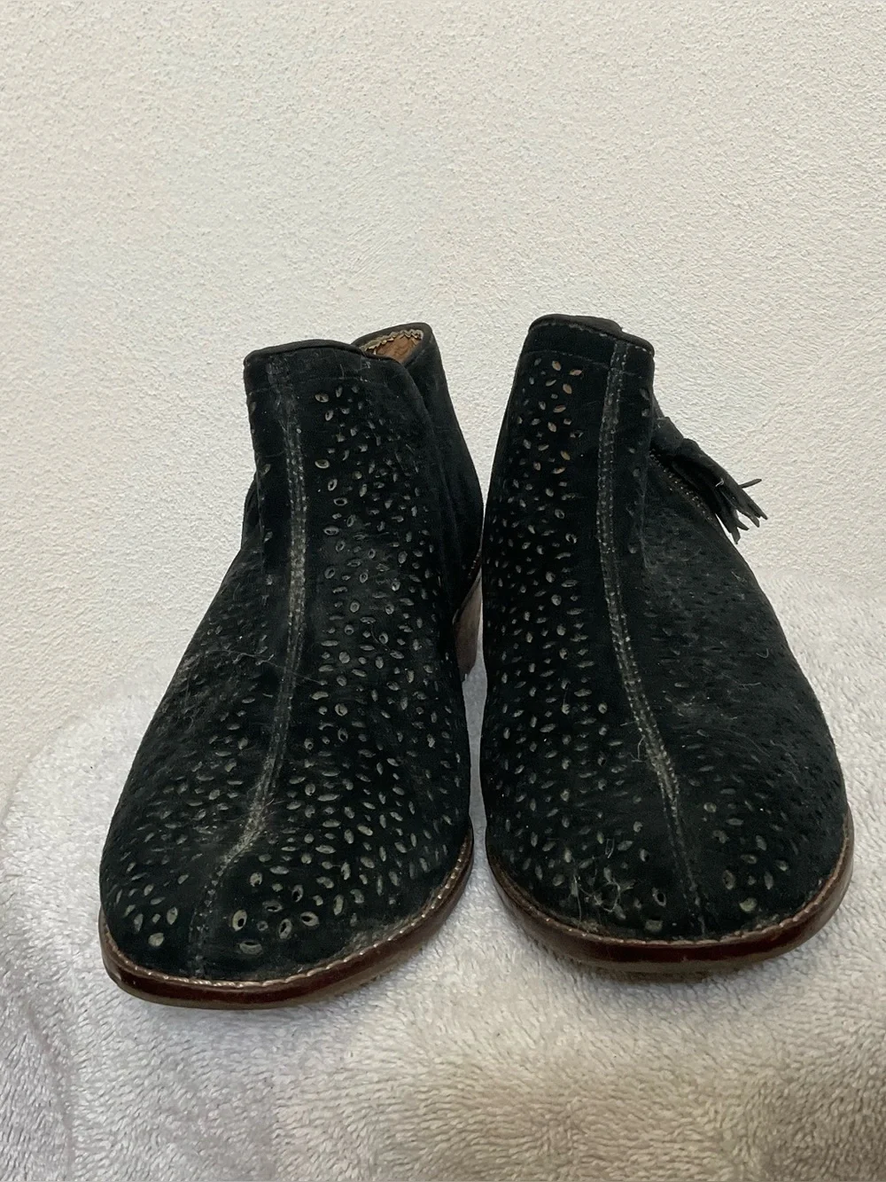 Vionic Joy Daytona Perforated Suede Ankle Booties Blacl Fringe Zipper Size 9